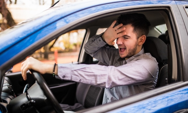 Как устранить неприятные запахи в салоне автомобиля? 